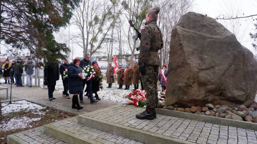 Zdjęcie przedstawia uroczystość obchodów 78. rocznicy Marszu Śmierci w Pruszczu Gdańskim